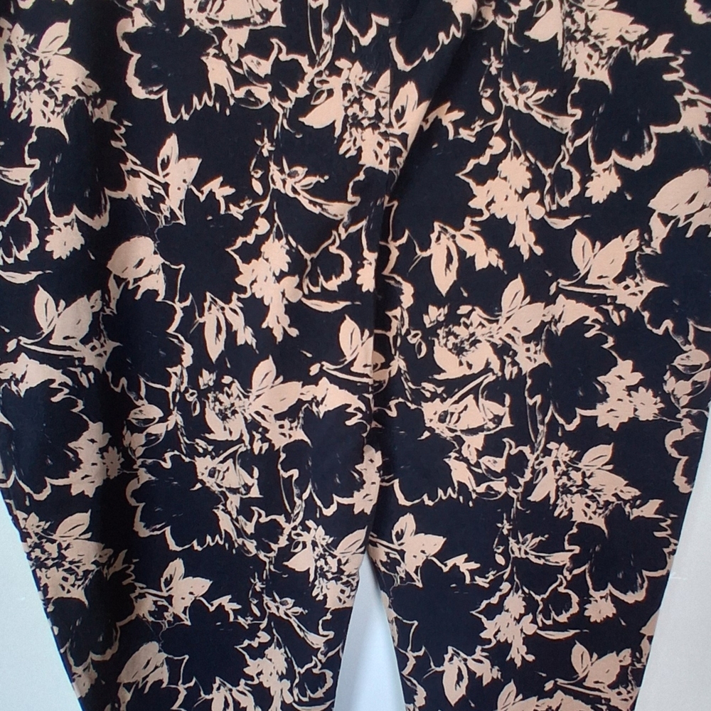 Terra & Sky Black and Cream Floral Leggings